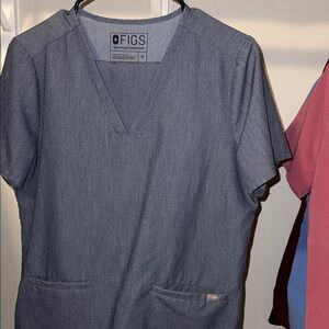 Figs women’s scrubs set
